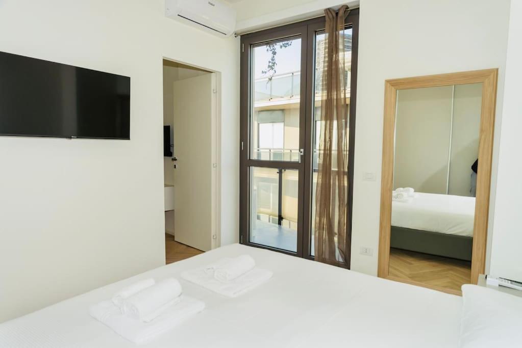 Sky View -Porta Nuova- Appartamento 2 Con Balcone Милано Екстериор снимка
