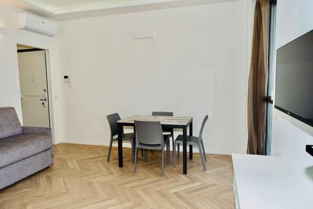 Sky View -Porta Nuova- Appartamento 2 Con Balcone Милано Екстериор снимка